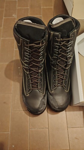 Anfibi militari numero - numero, 42